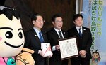 協賛の鳥銀に県が感謝状 県庁で贈呈式