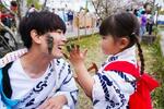 顔に泥塗って無病息災や豊作祈願