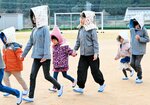 津波想定、園児の避難支援 長井小と幼稚園が合同訓練