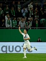 小杉啓太がゴール、4強入り
