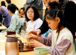小中生、茶道やってみる 基礎的な作法学ぶ 鳥取