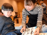 絵本で親子触れ合う マルシェ フリマや紙芝居も
