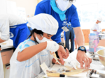干しイカ食べるの楽しみ とと活隊 佐津小で料理教室