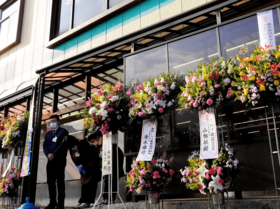 「維持」向け思い新た まちにスーパーが帰ってきた日 エスマートわかさ店オープン