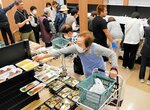 【ウェブ早出し】買い物客「待ってました」 「関金ストア」再開、弁当や総菜求め続々
