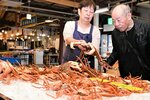 待ち望んだ冬の味覚 ズワイガニ 初水揚げと初競り