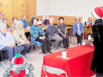 マジック披露に歓声 香住・上計ふれあいサロン 一足早くクリスマス会