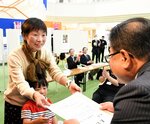 大賞にペンネームきみちゃん けんこうのびのびフォト川柳コン 表彰式
