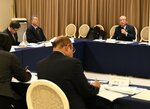 人口減、全県で対策を 「消滅可能性自治体」8町首長 県議会特別委と意見交換