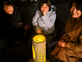 幻想的に妖怪引き立て 水木ロードで「竹灯ろう祭り」