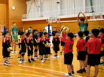 プロ選手から手ほどき JTサンダーズ広島 バレースクール 小中学生130人が参加