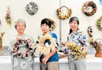 身近な草花が華やかに 新温泉の女性6人 八田コミセンでドライフラワー展 作品販売益でミツガシワ保護